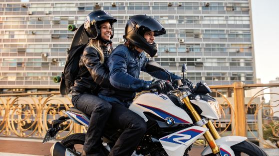 BMW Motorrad Roadster mit 2 Personen